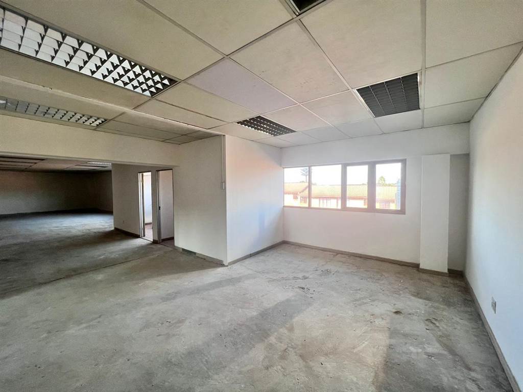 200  m² Commercial space in Horison photo number 6
