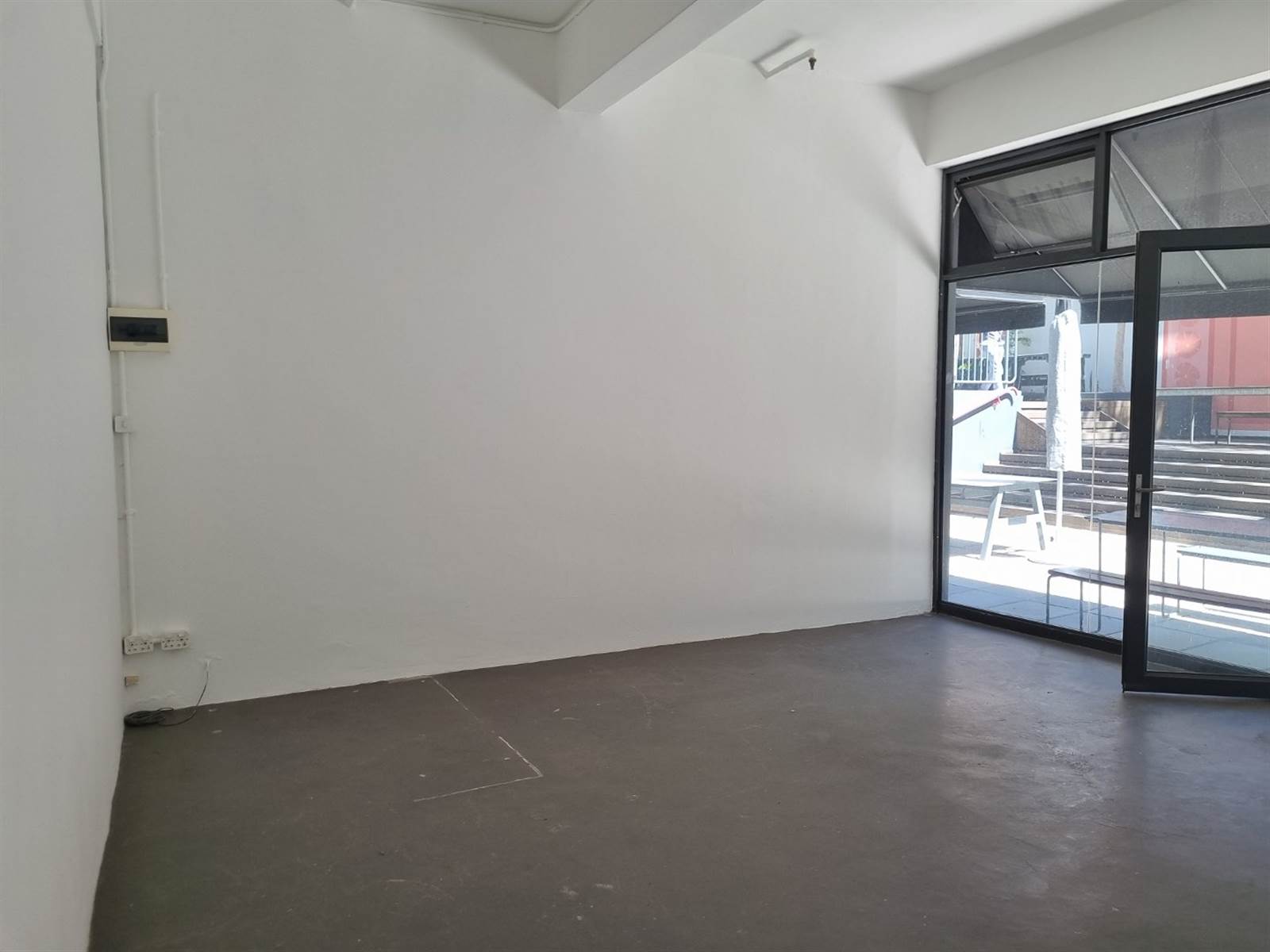38  m² Commercial space in Woodstock photo number 9