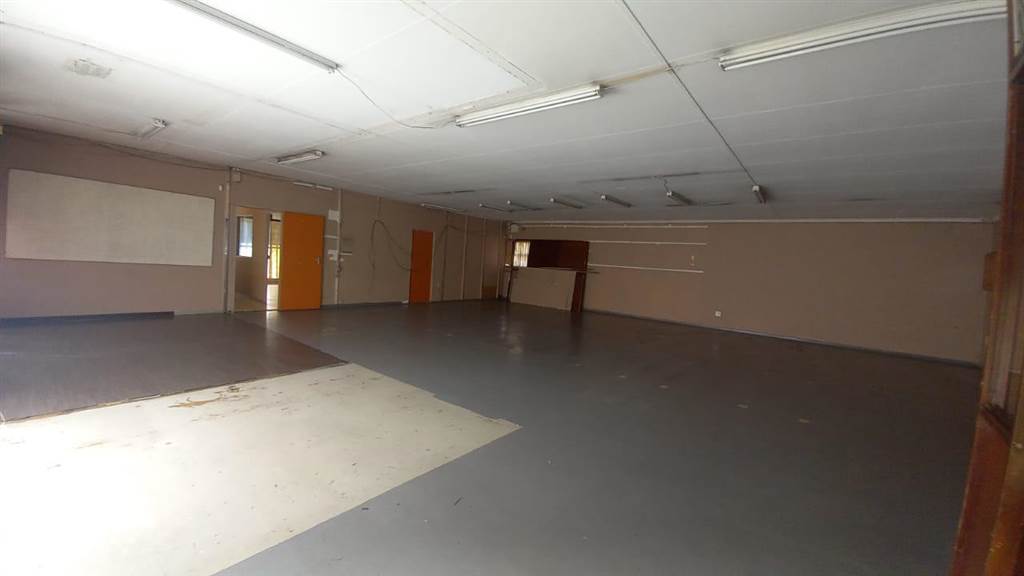 200  m² Commercial space in Alrode photo number 8