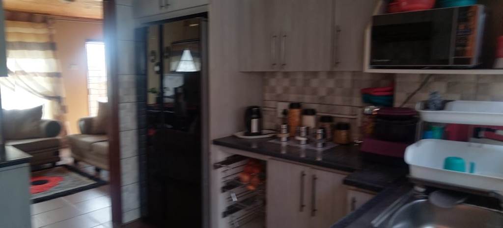2 Bed House in Mohlakeng photo number 9