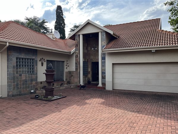 4 Bedroom House 4 Bedroom House