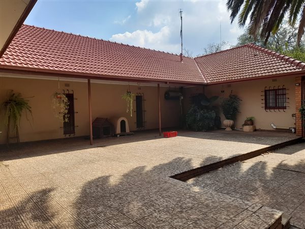 2 100 m² Smallholding 2 100 m² Smallholding