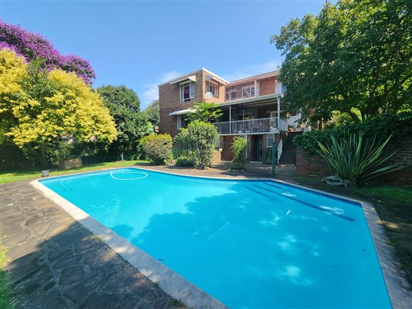 4 Bed House in Clarendon