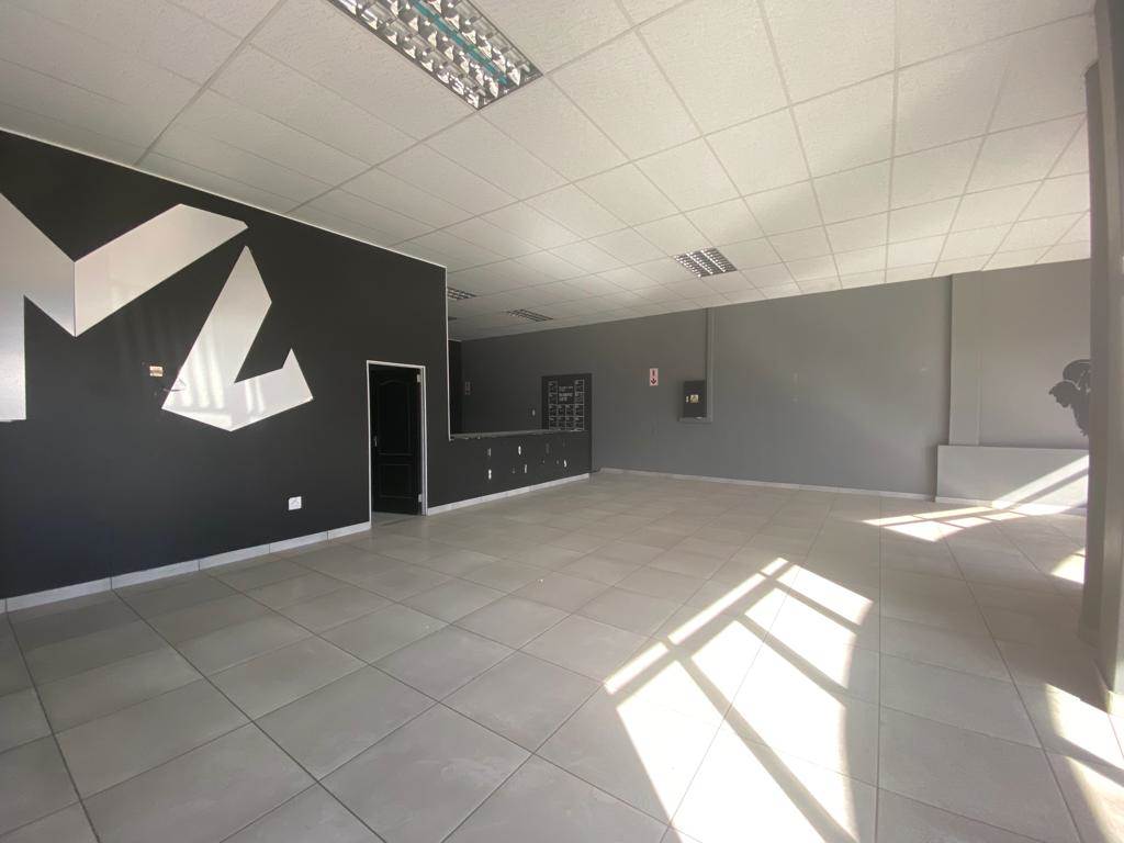 380  m² Commercial space in Del Judor photo number 3