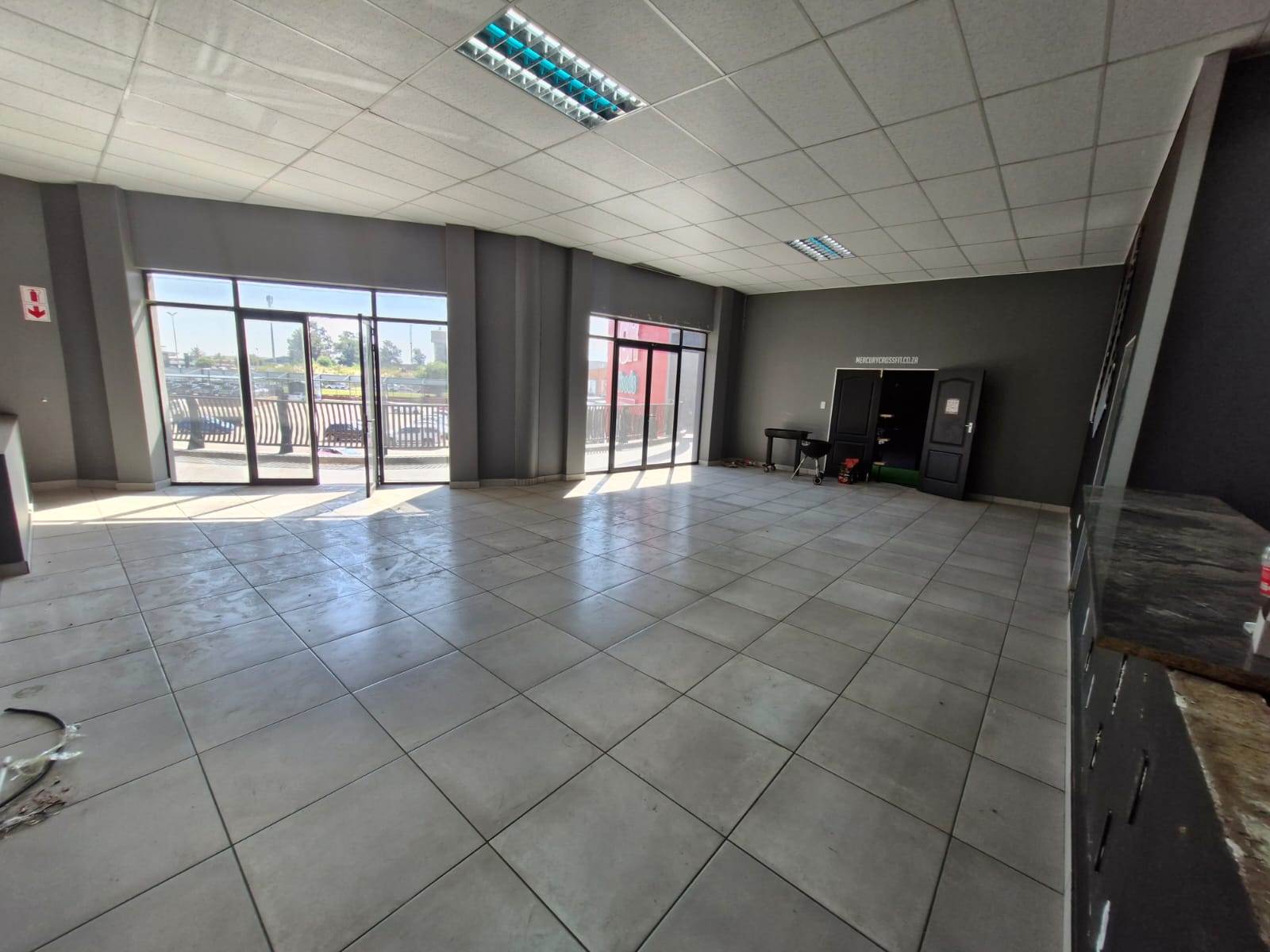 380  m² Commercial space in Del Judor photo number 5