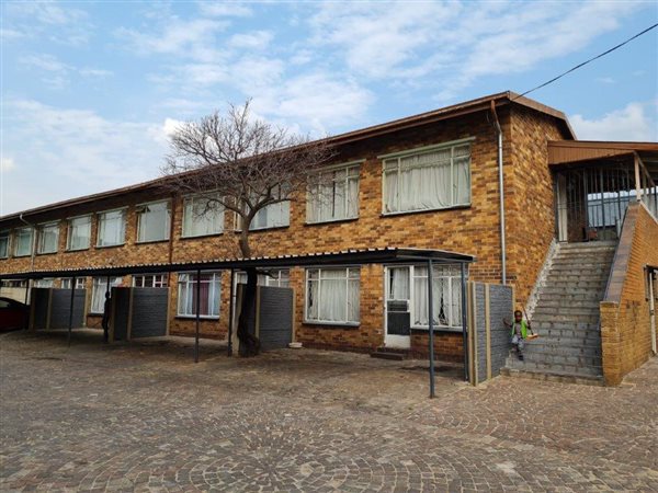 1983  m² Commercial space in Edendale