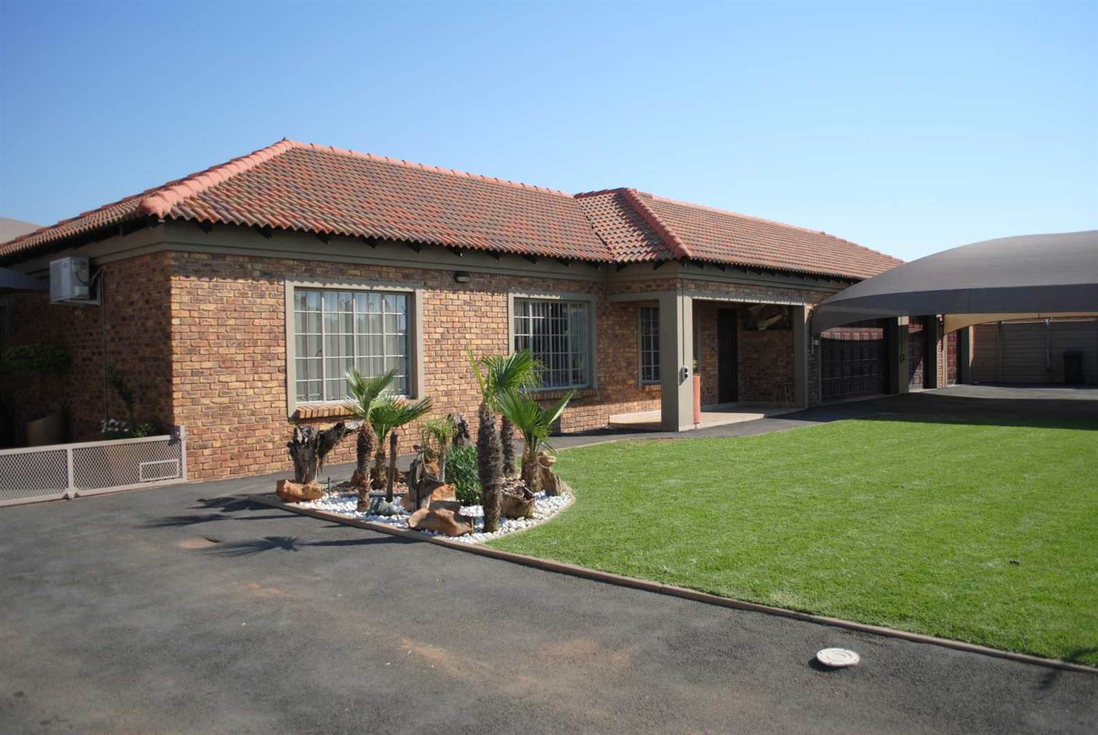 4 Bed House in Riversdale photo number 1