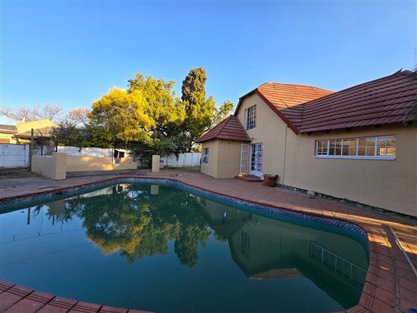 4 Bedroom House 4 Bedroom House