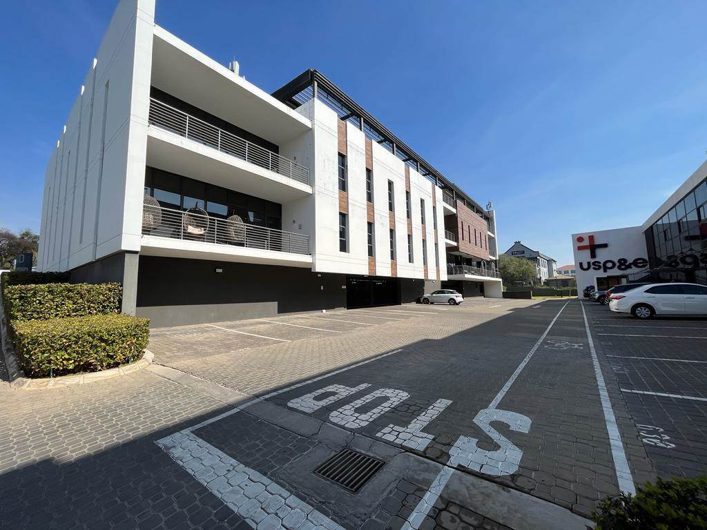 2501  m² Commercial space in Bryanston photo number 1