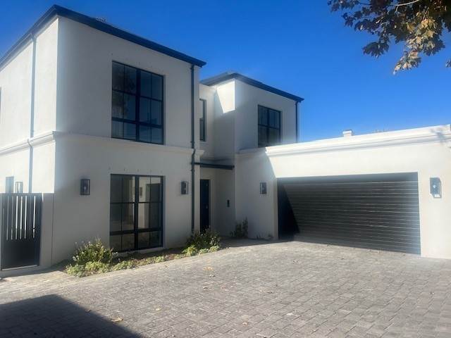 4 Bed House in Constantia photo number 6
