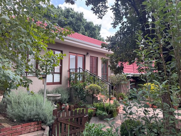 5 Bedroom House 5 Bedroom House