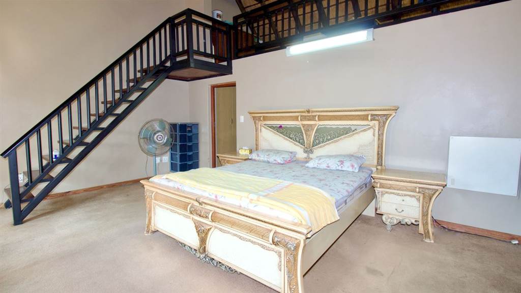 8 Bed House in Mnandi AH photo number 13