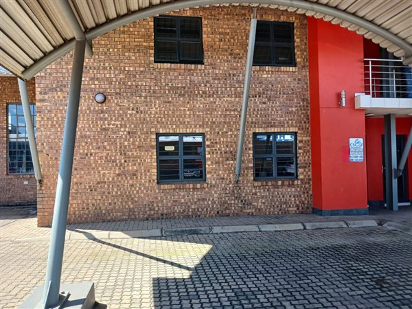 445 m² Industrial space 445 m² Industrial space