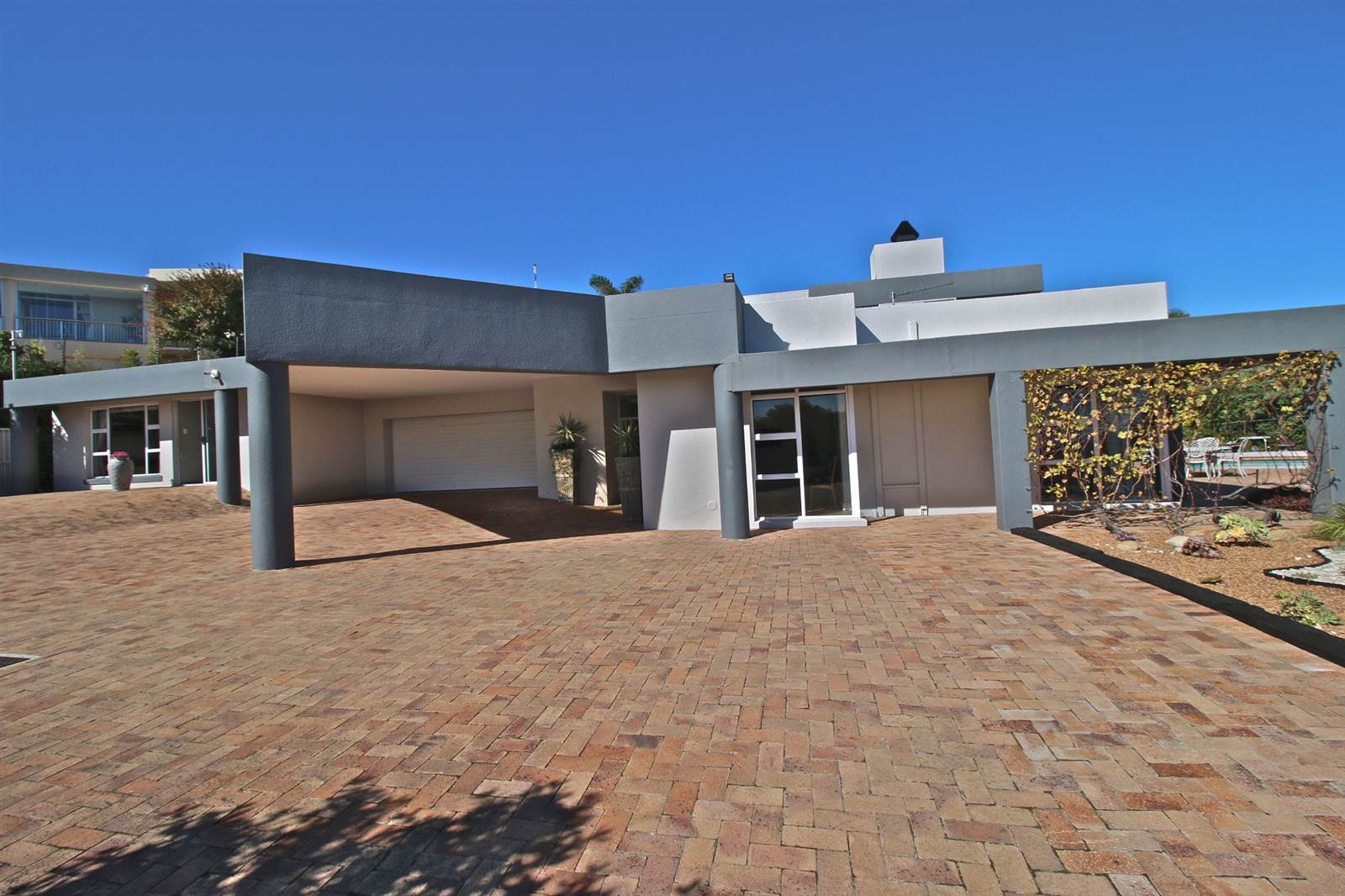 4 Bed House in Plattekloof photo number 2