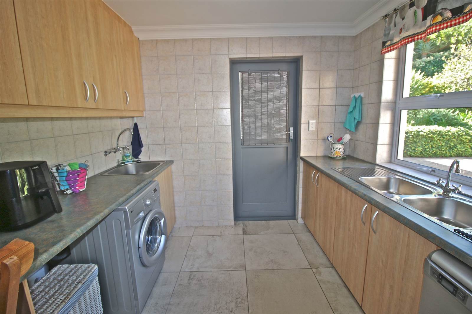 4 Bed House in Plattekloof photo number 11
