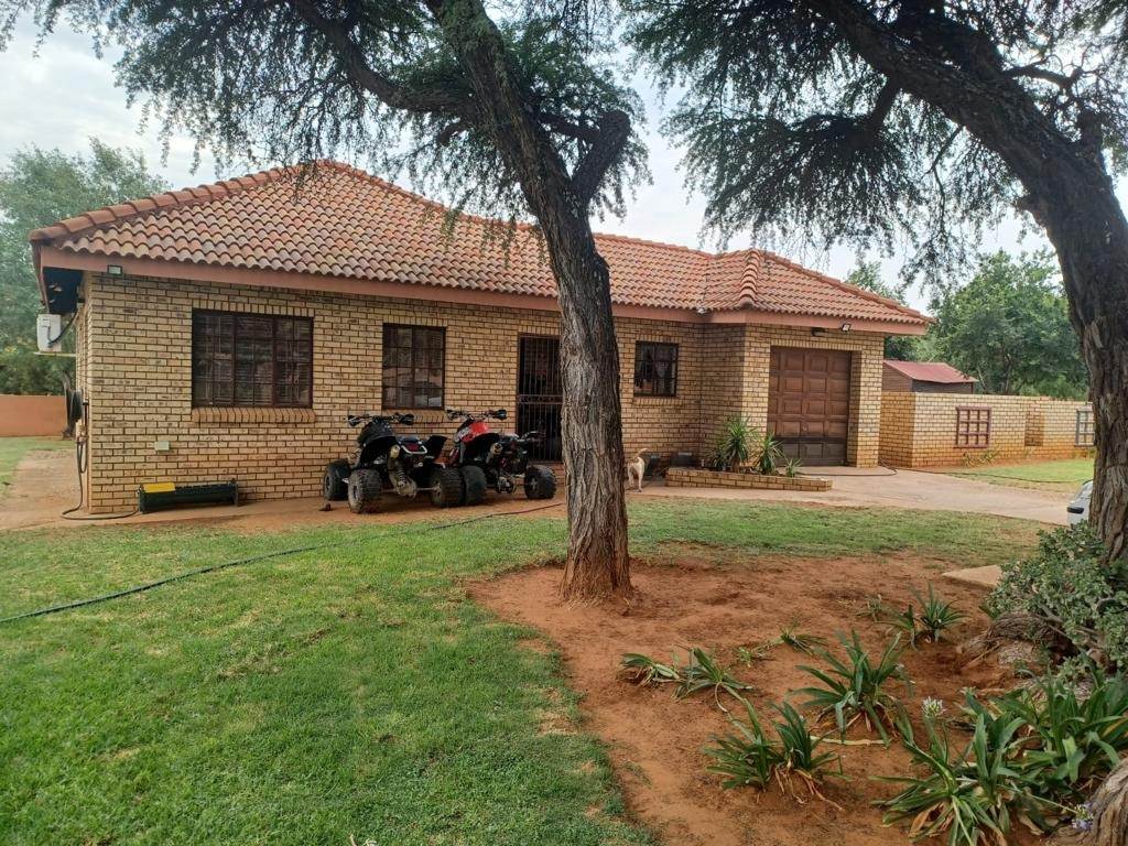 3 Bed House in Jan Kempdorp photo number 2