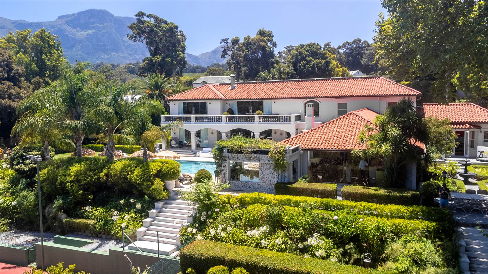 5 Bed House in Constantia photo number 1