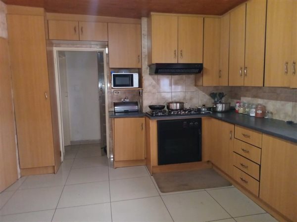 4 Bedroom House 4 Bedroom House