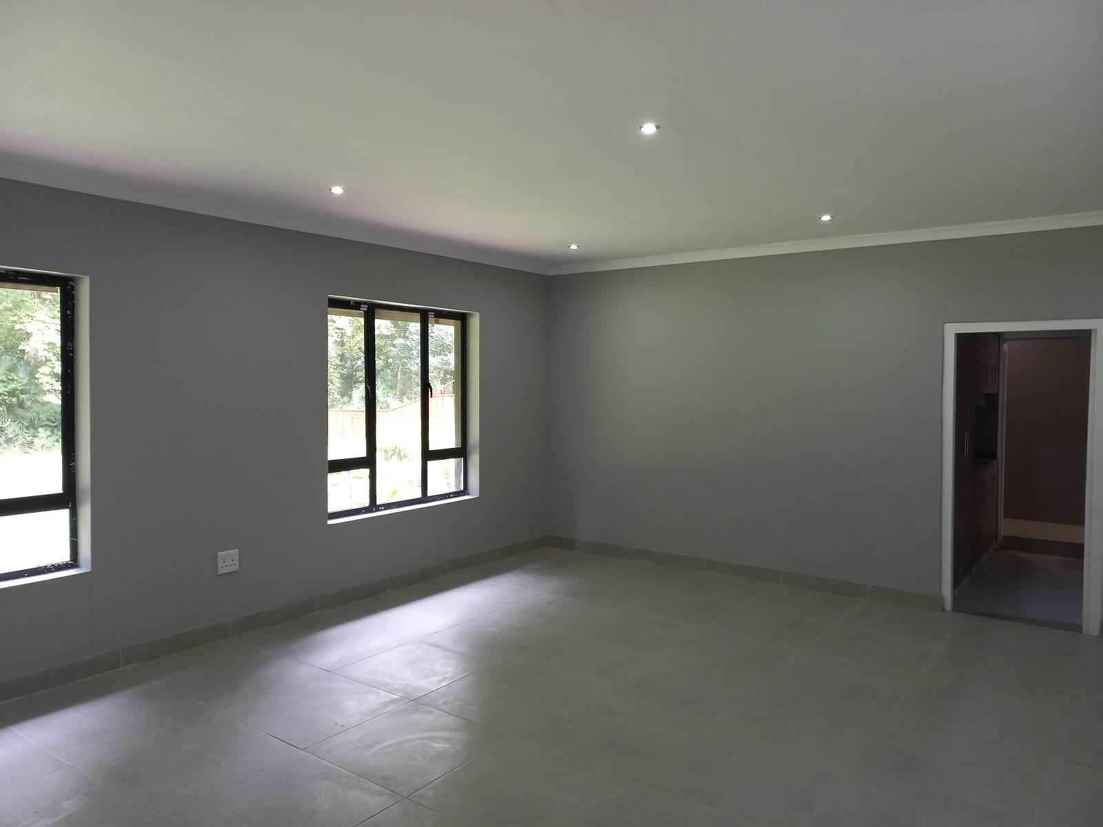 2 Bed Apartment in Kloof photo number 2