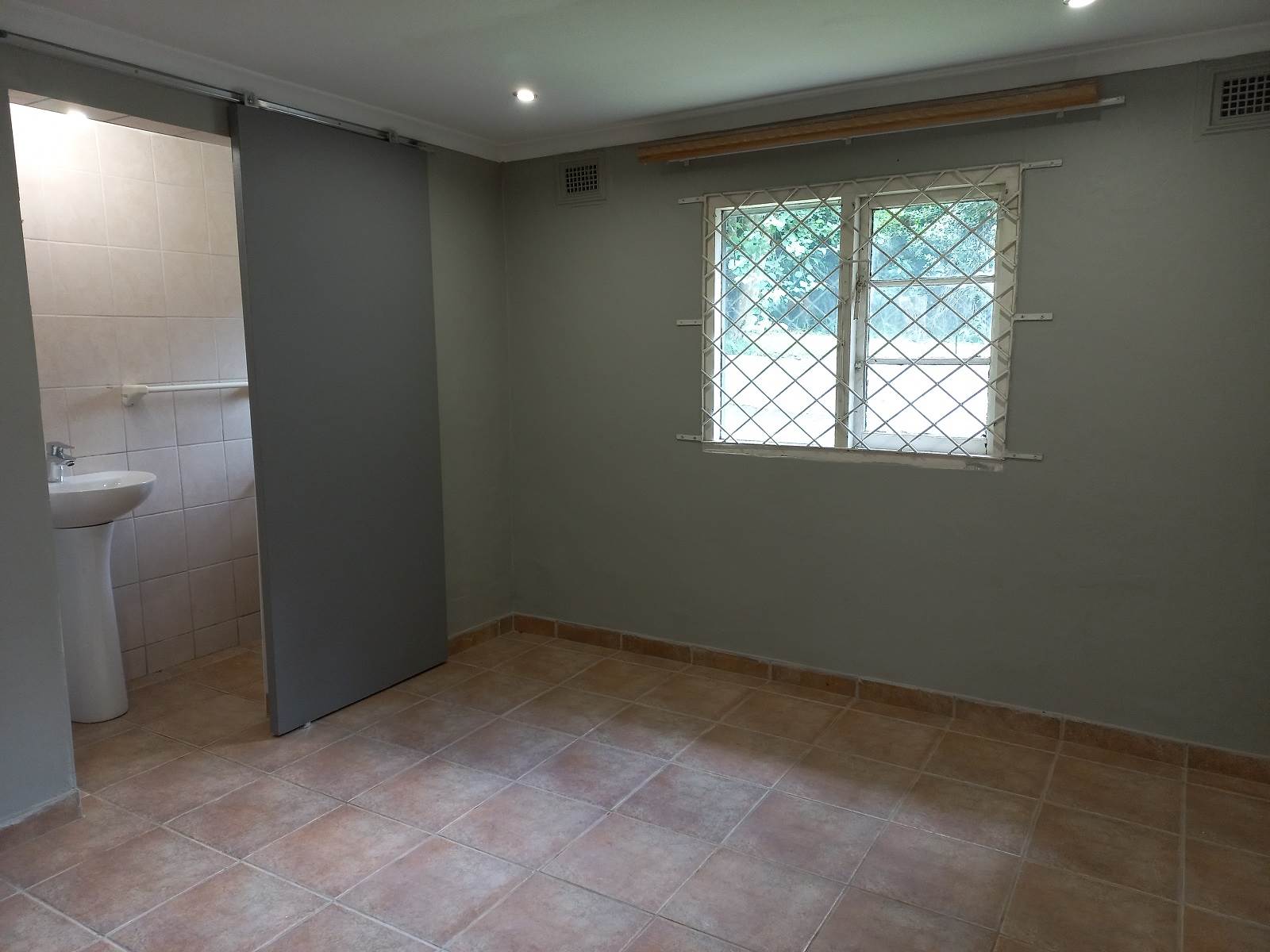 2 Bed Apartment in Kloof photo number 16