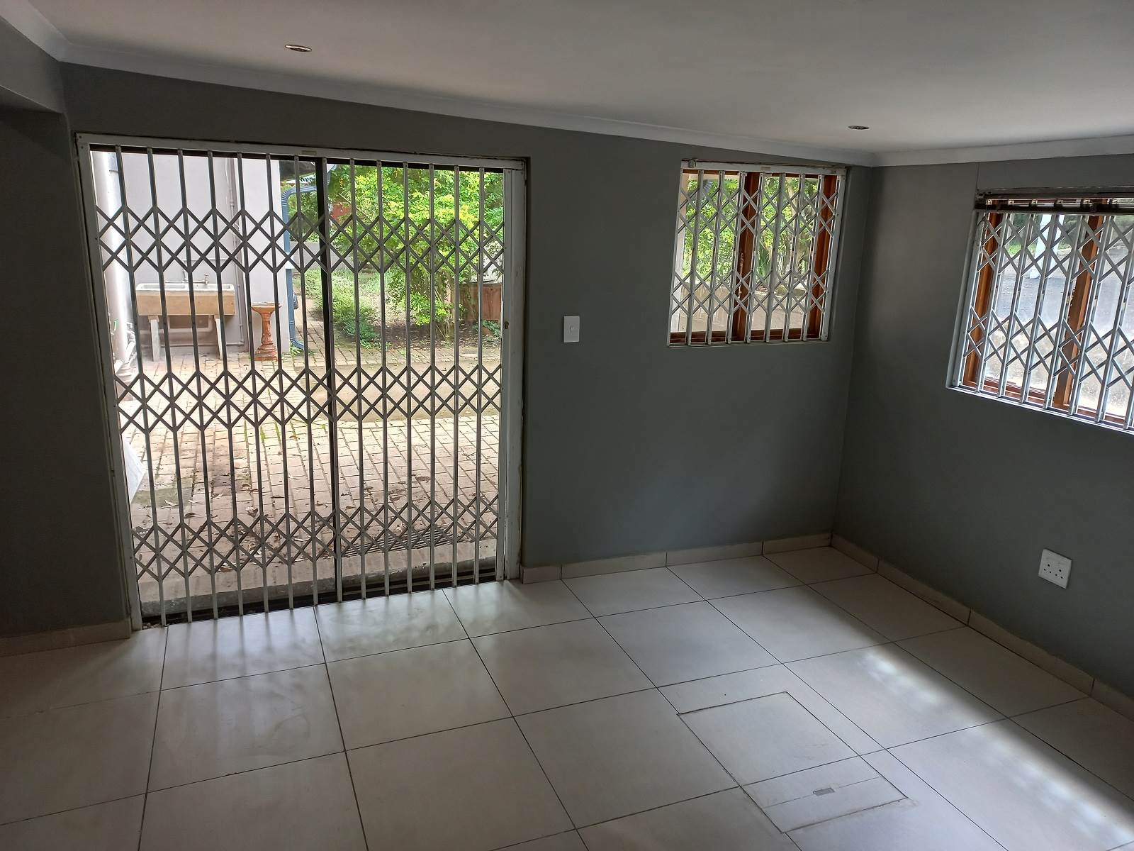 2 Bed Apartment in Kloof photo number 17