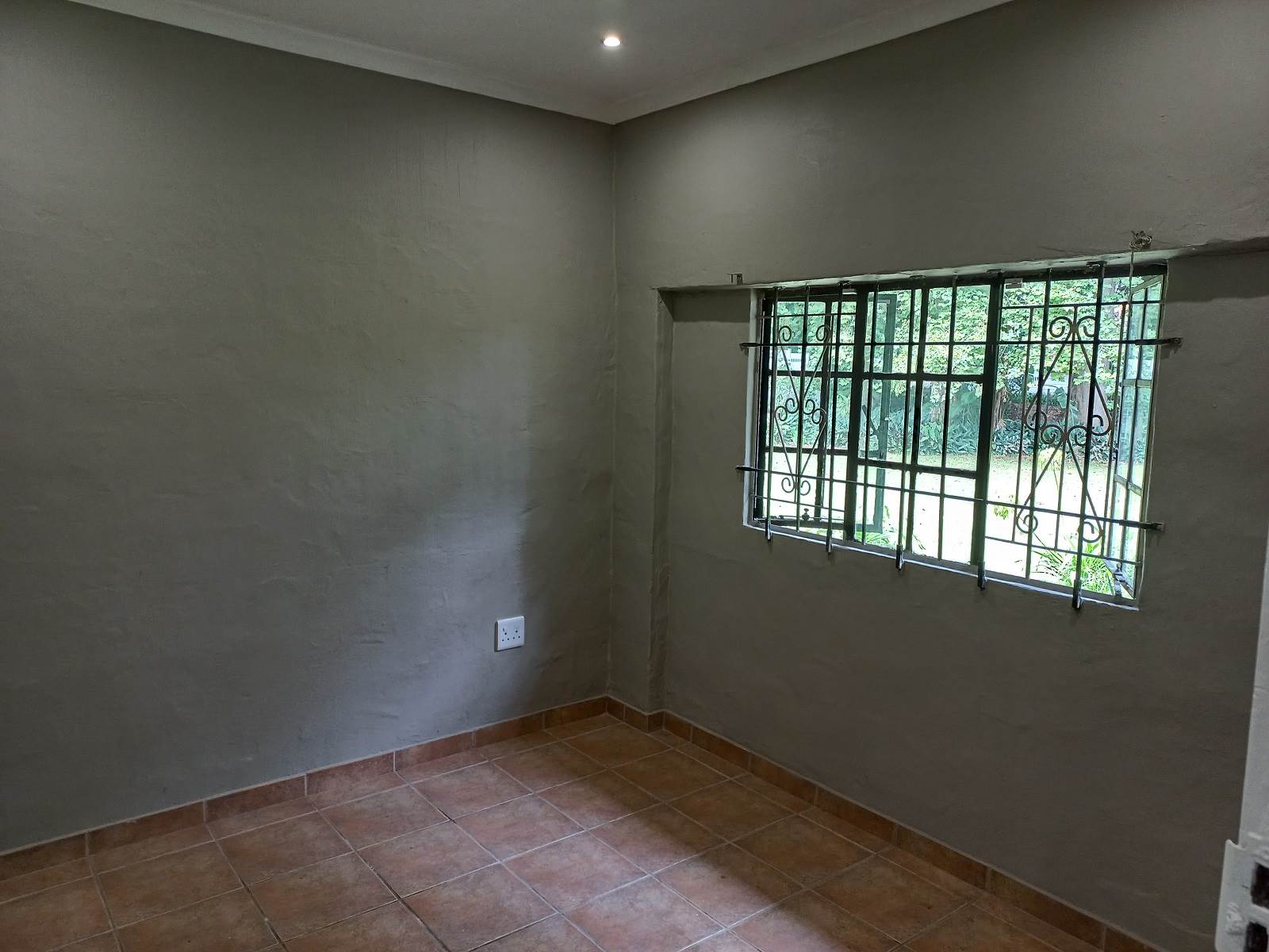2 Bed Apartment in Kloof photo number 14