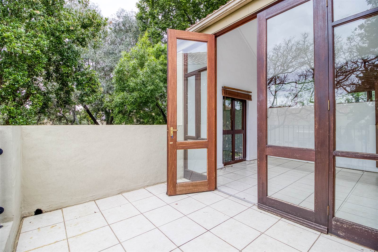2 Bed Duplex in Lonehill photo number 9
