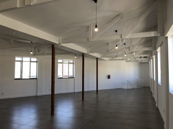 132  m² Commercial space