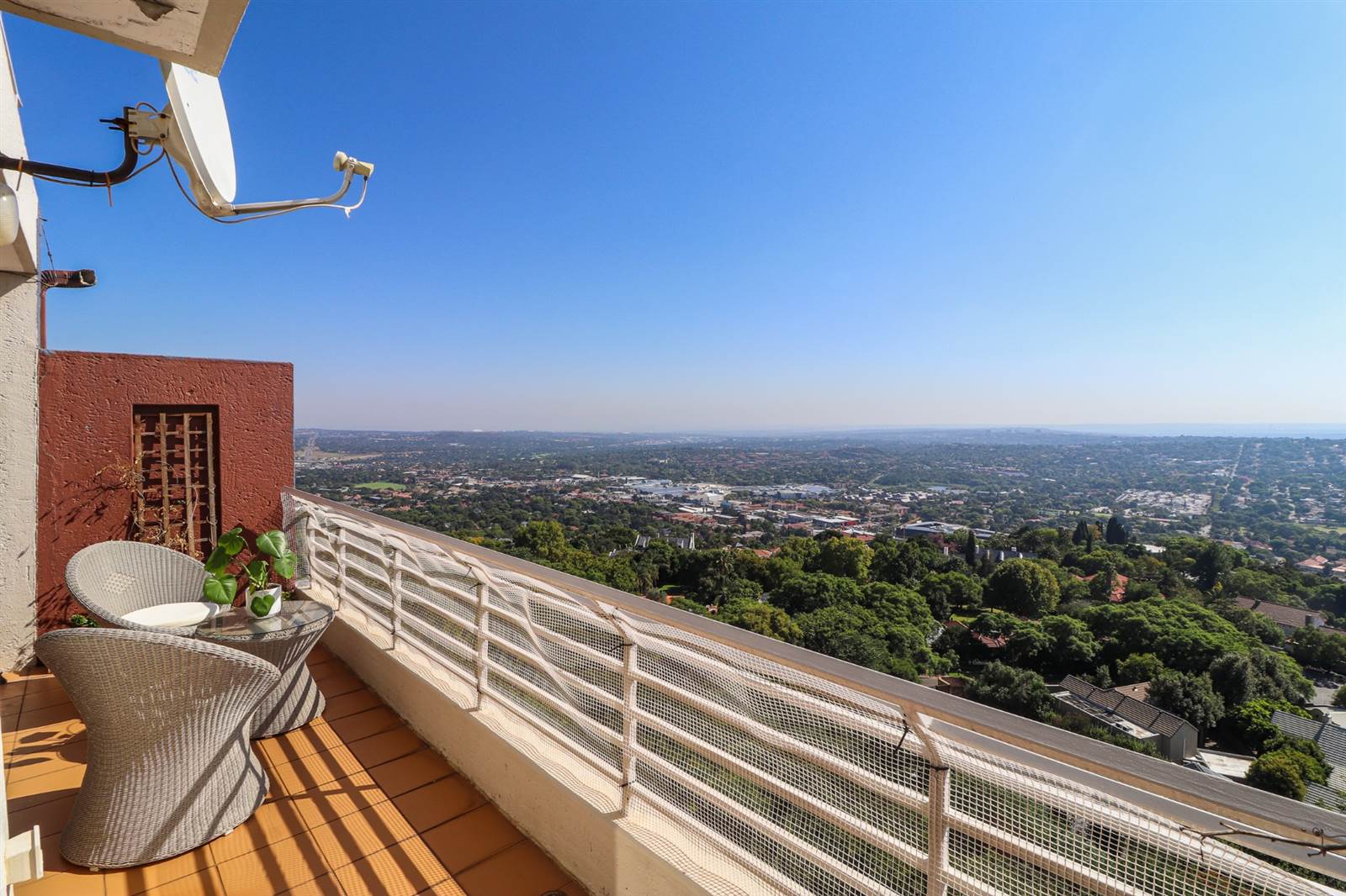 2 Bed Apartment in Northcliff photo number 19