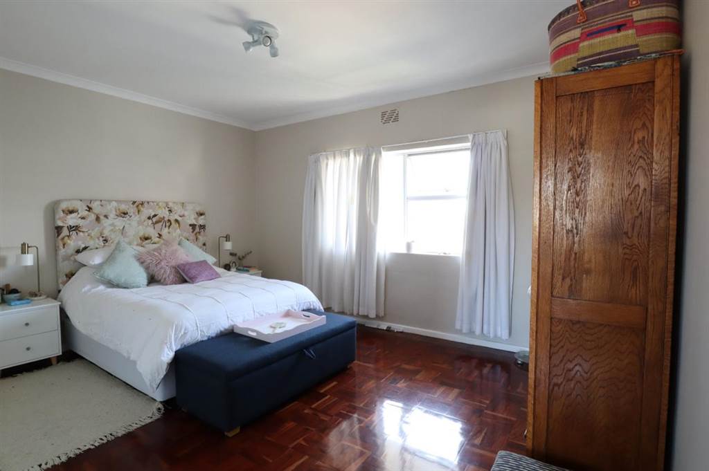 2 Bed Apartment to rent in Sea Point RR4214481 Private Property