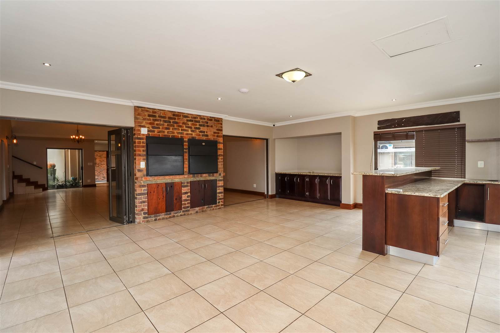 6 Bed House in Waterkloof Heights photo number 11