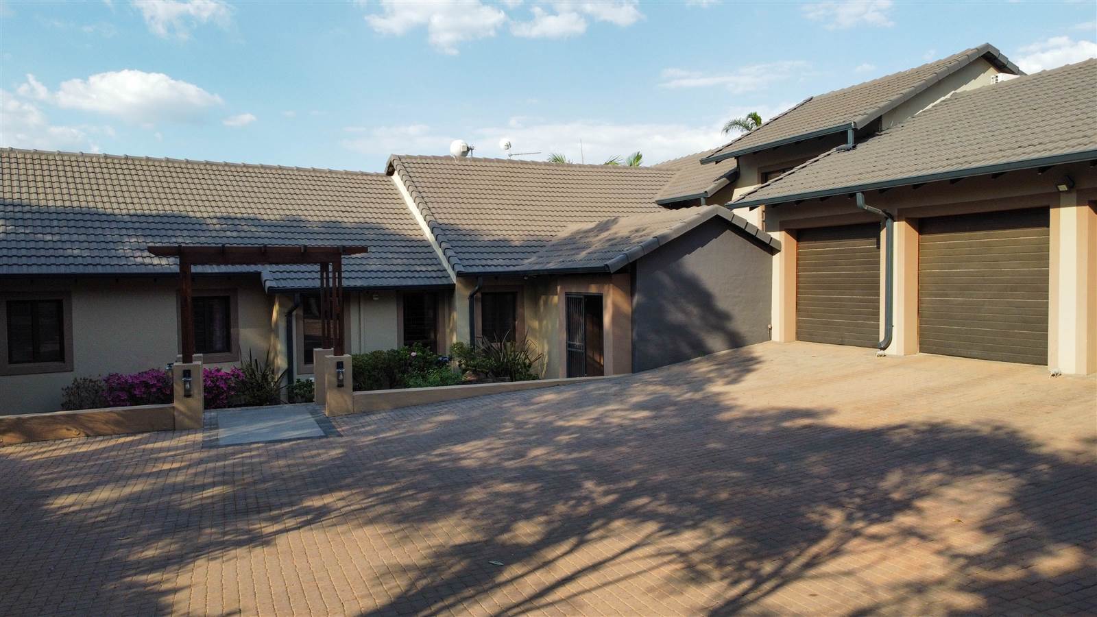 6 Bed House in Waterkloof Heights photo number 3