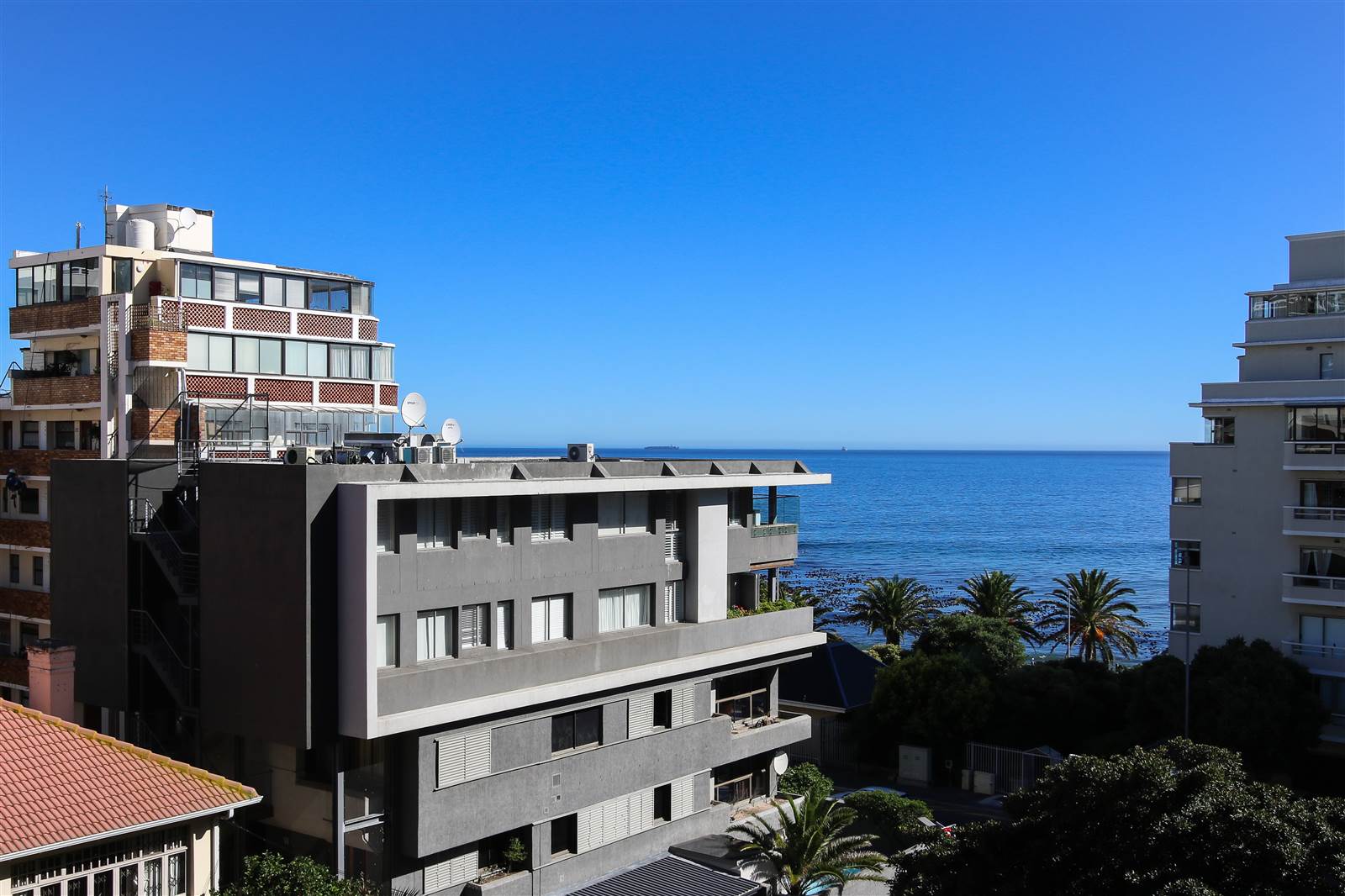 2 Bed Apartment in Sea Point photo number 5
