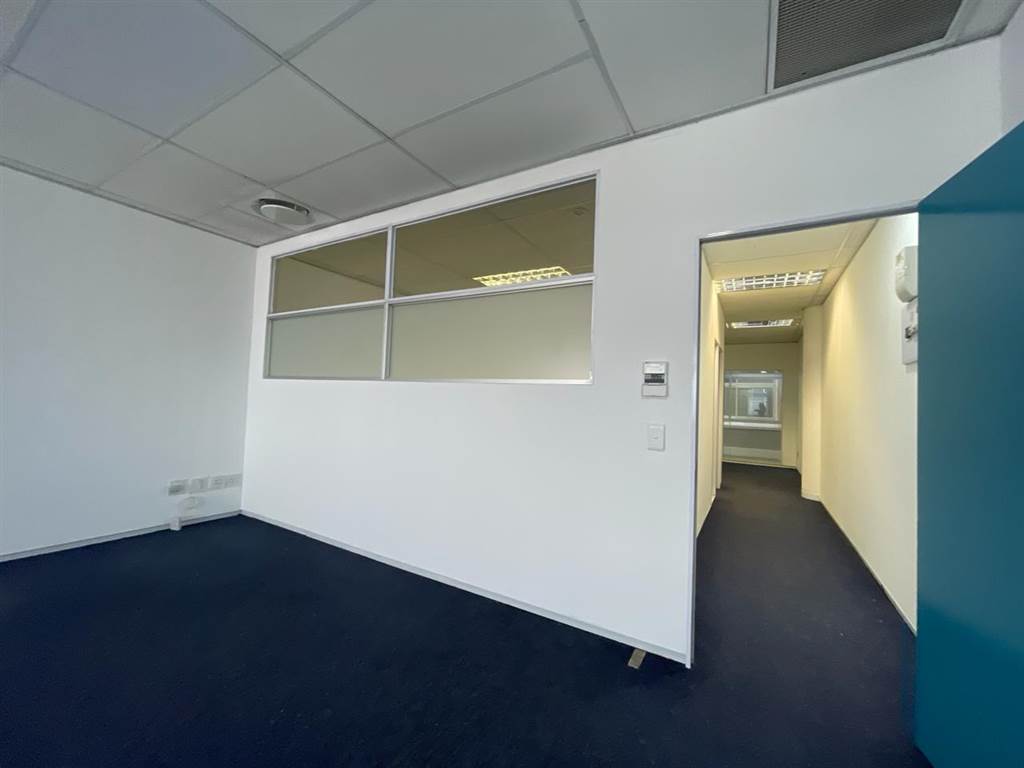 92.7  m² Commercial space in Milnerton Central photo number 17