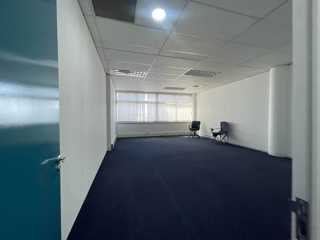 92.7  m² Commercial space in Milnerton Central photo number 9