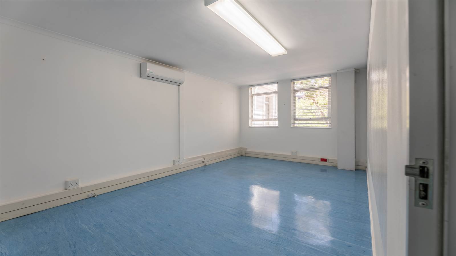 179  m² Commercial space in N1 City photo number 12