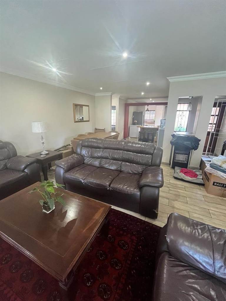 3 Bed Townhouse in Eldoraigne photo number 5
