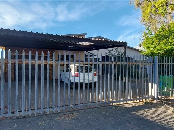 4 Bedroom House 4 Bedroom House
