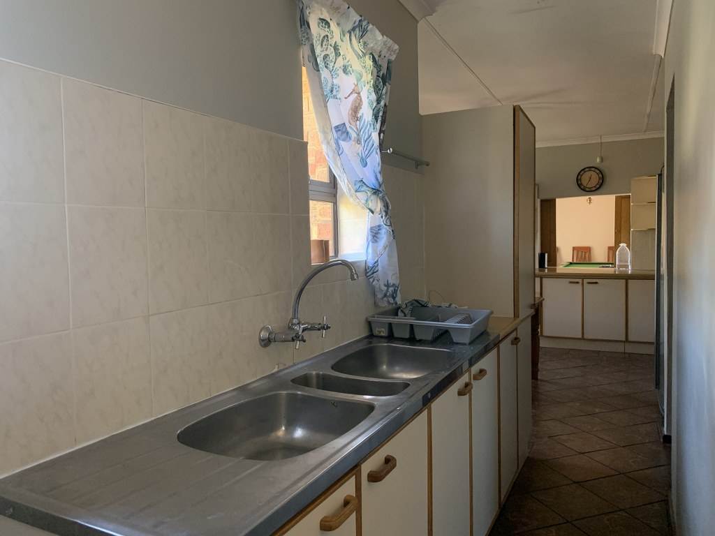 8 Bed House in Jeffreys Bay photo number 21