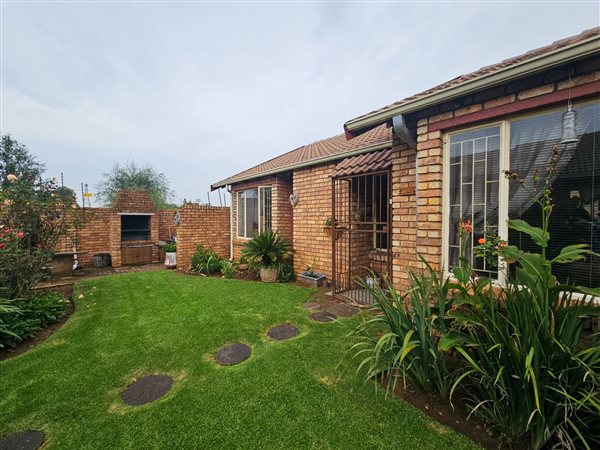 3 Bedroom Townhouse 3 Bedroom Townhouse