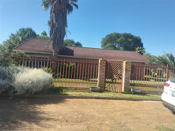 4 Bedroom House 4 Bedroom House
