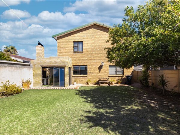 4 Bedroom House 4 Bedroom House