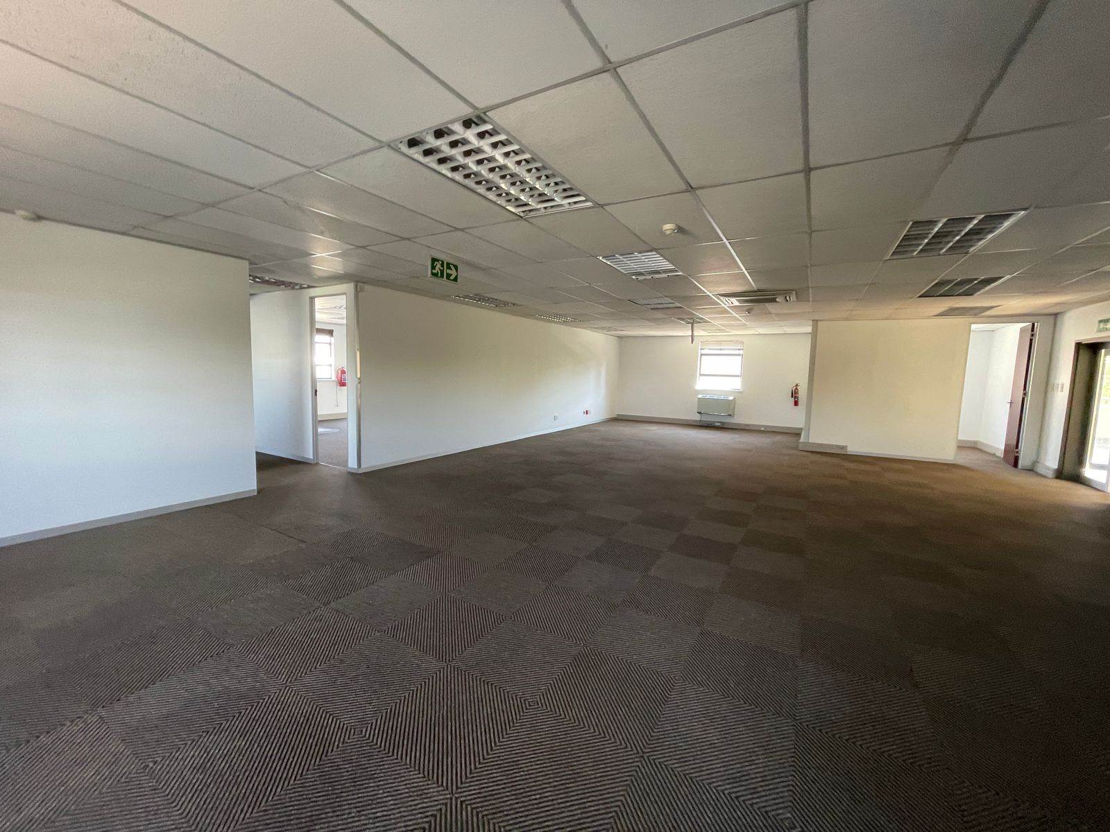 283  m² Commercial space in Bartlett photo number 12