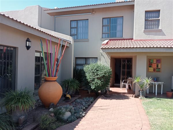 4 Bedroom House 4 Bedroom House