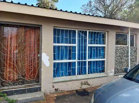 4 Bed House in Stilfontein photo number 2
