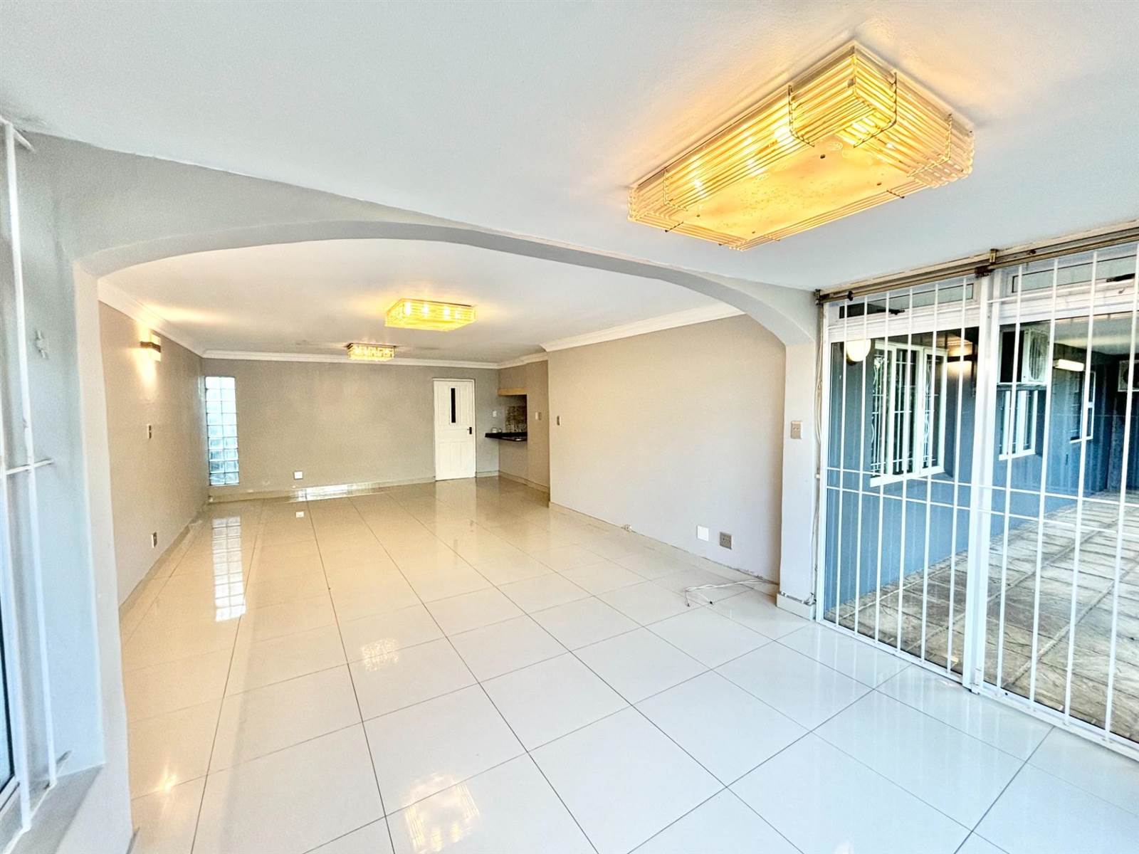 3 Bed Apartment in Durban North photo number 2