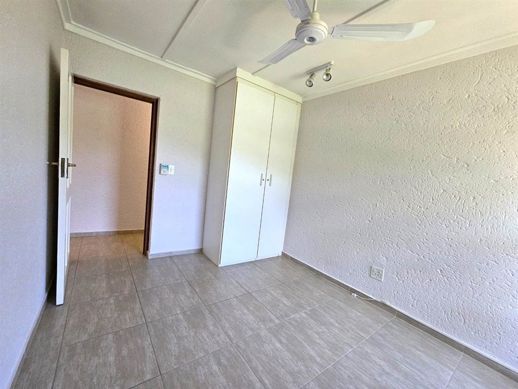 3 Bed Townhouse in Hartbeespoort Dam photo number 17