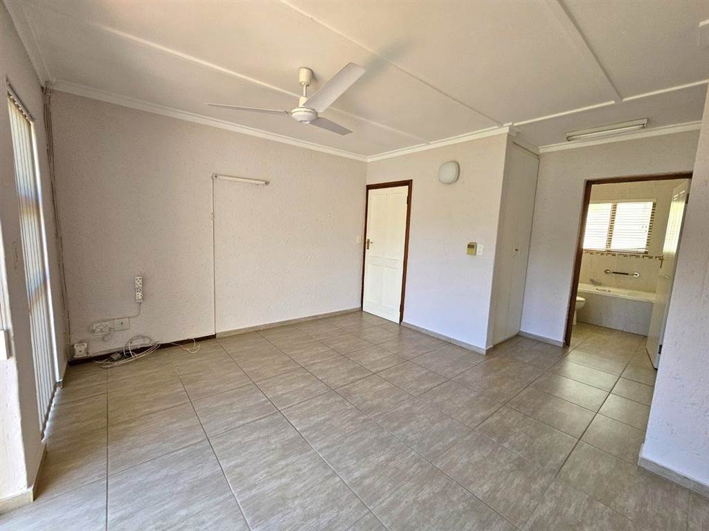 3 Bed Townhouse in Hartbeespoort Dam photo number 19