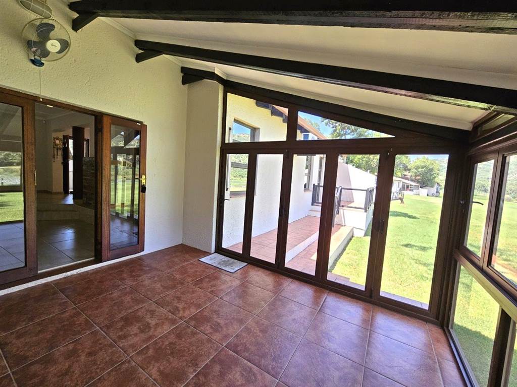 3 Bed Townhouse in Hartbeespoort Dam photo number 13