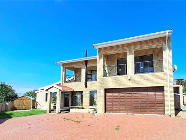 4 Bed House in Bluewater Bay